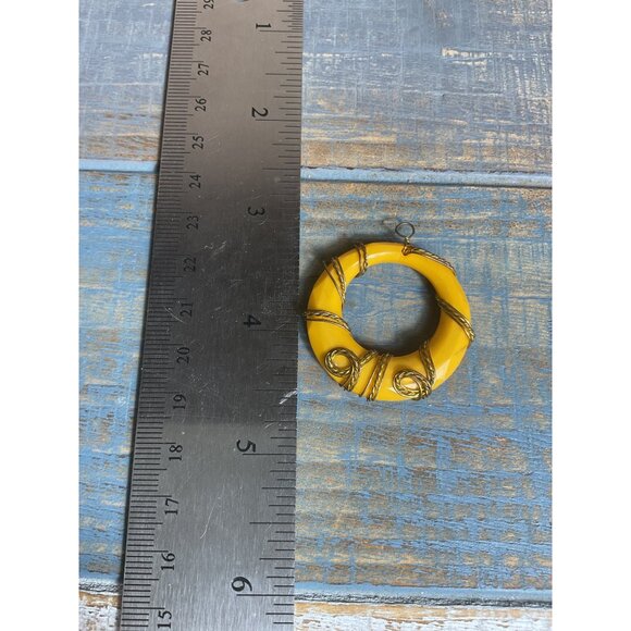 Vintage Yellow Circular Pendant With Metal Wire Wrap Design - Picture 4 of 4